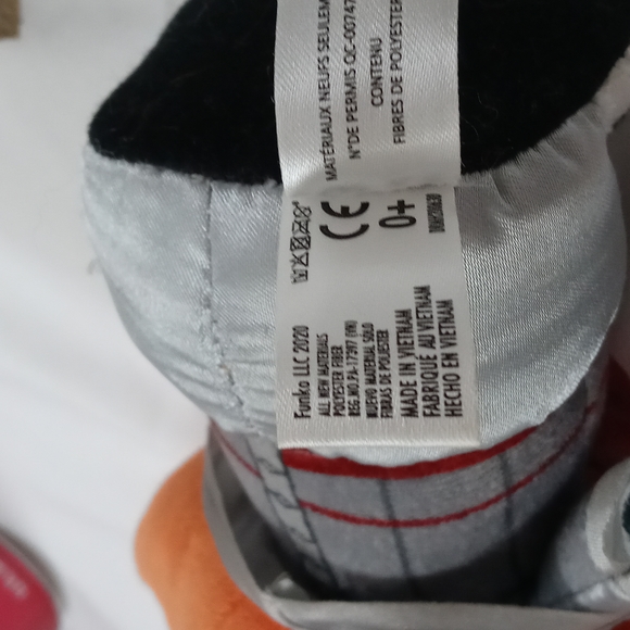 AVAILABLE -Warner Brothers Plush "It" Pennywise the Clown(Bloody face)RARE 9" - Picture 6 of 6